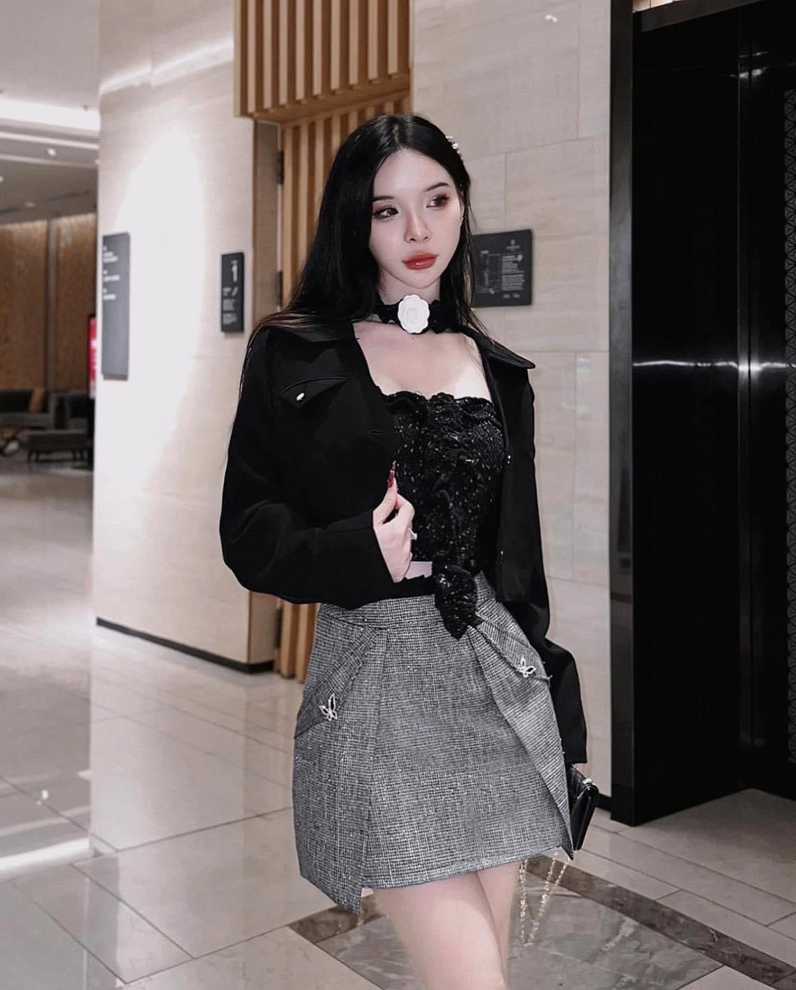 The Fance Butter Blink Skirt (Pre-order)