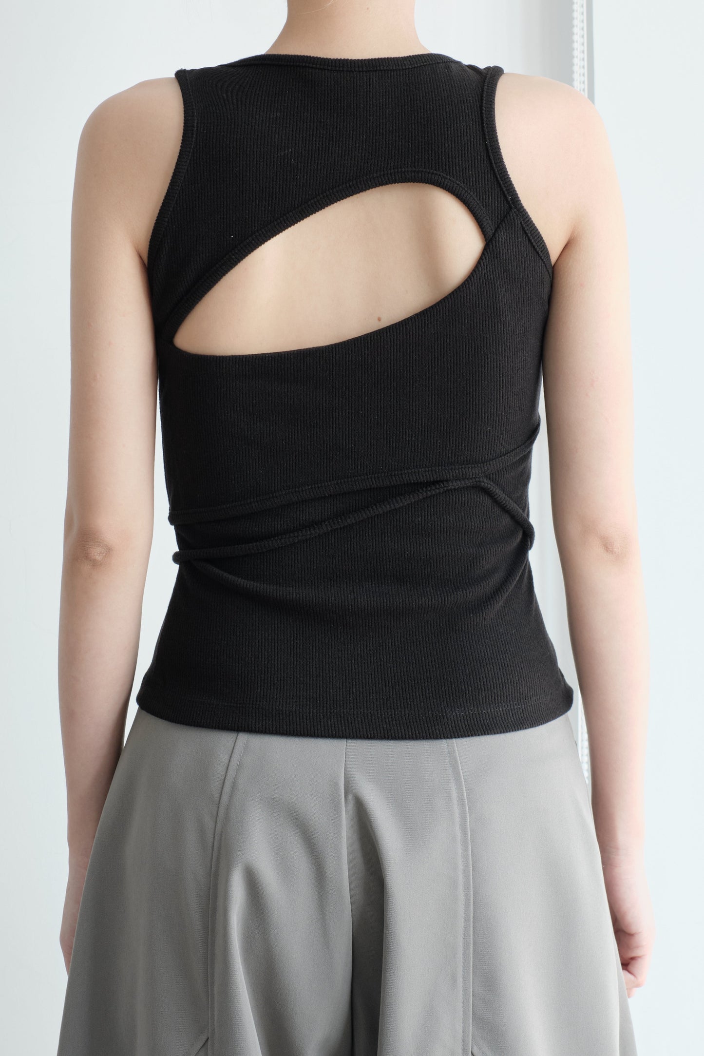 Bunny Hill Conrad Sleeveles Top (Black) (Pre-order) - Em Clothing