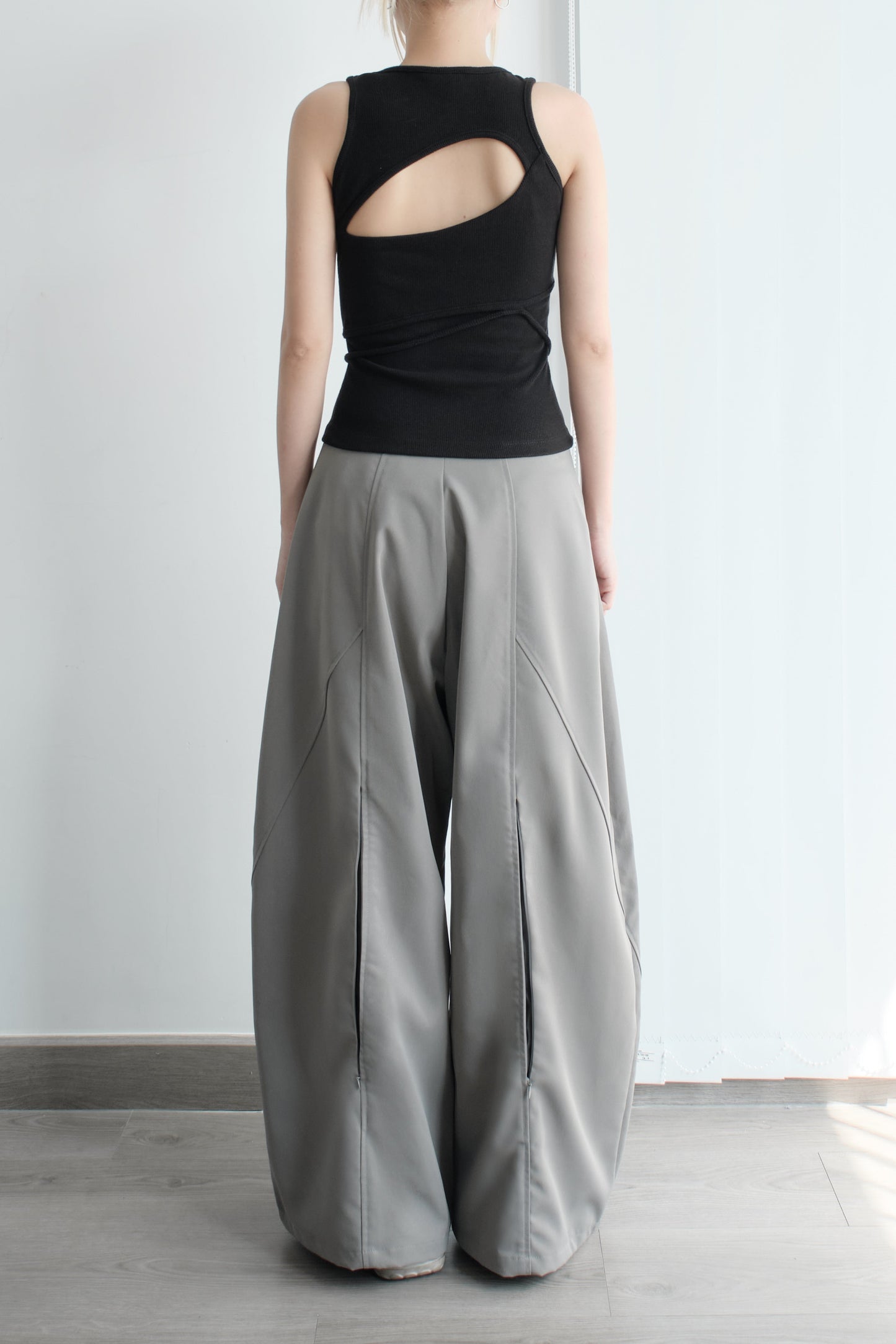Bunny Hill Conrad Sleeveles Top (Black) (Pre-order) - Em Clothing