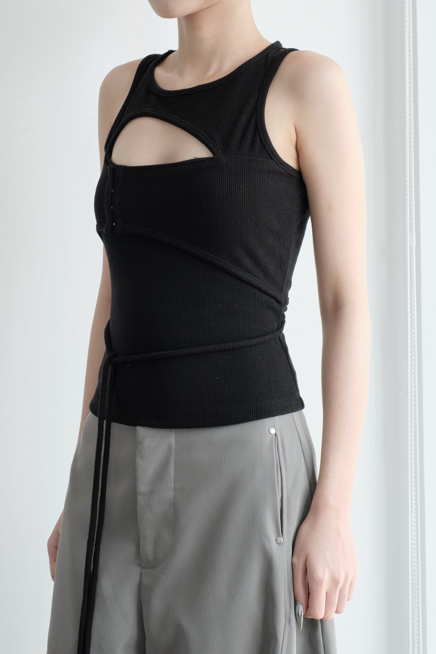 Bunny Hill Conrad Sleeveles Top (Black) (Pre-order) - Em Clothing