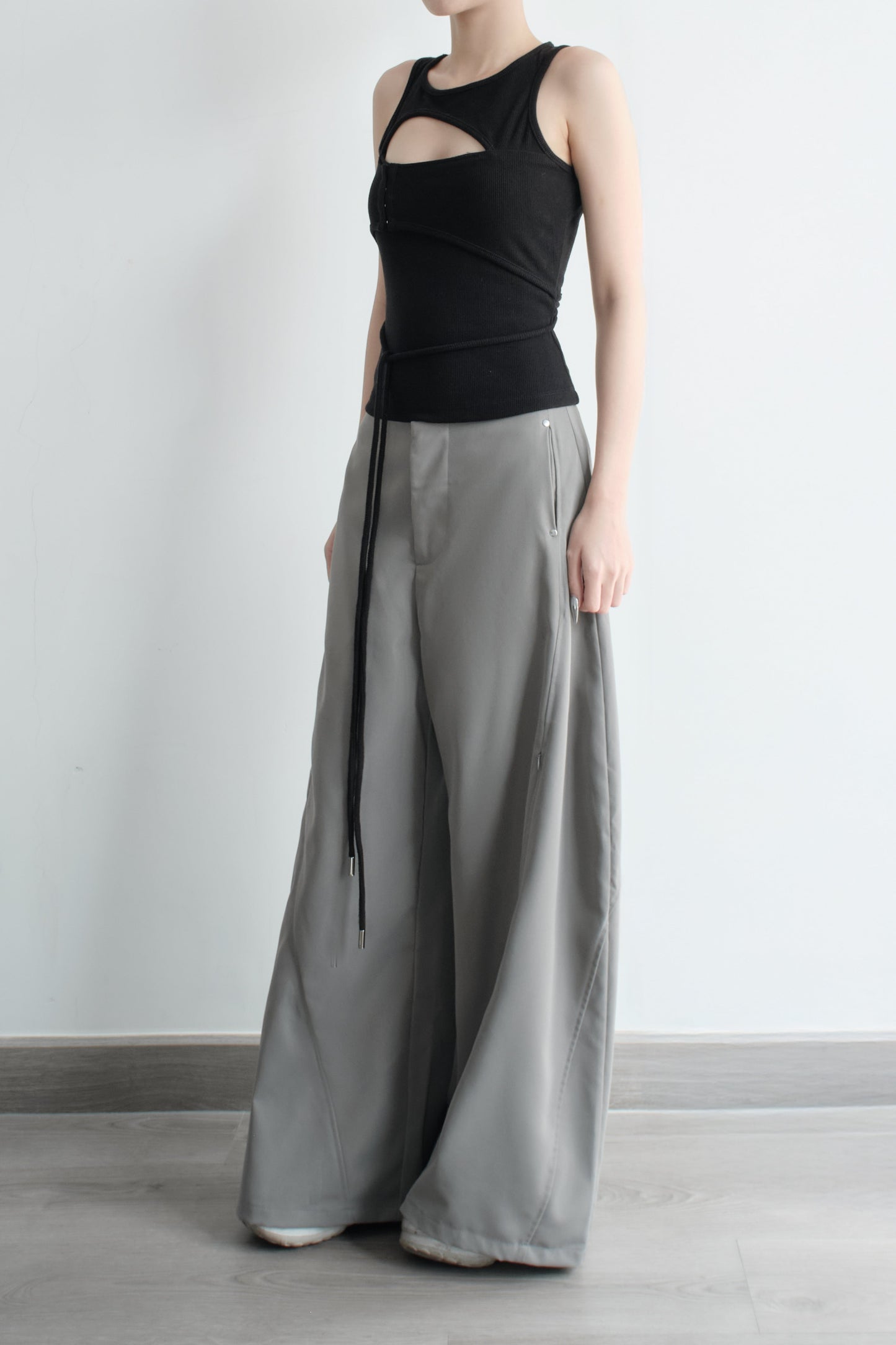 Bunny Hill Conrad Sleeveles Top (Black) (Pre-order) - Em Clothing