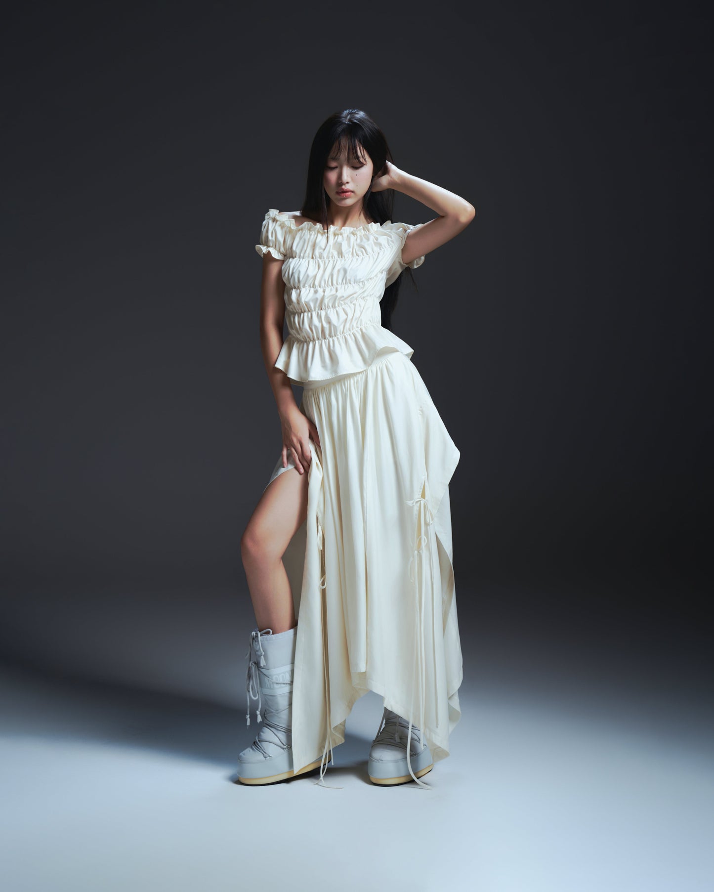 Bunny Hill Dawsey Top (Ivory) (Pre-order) - Em Clothing