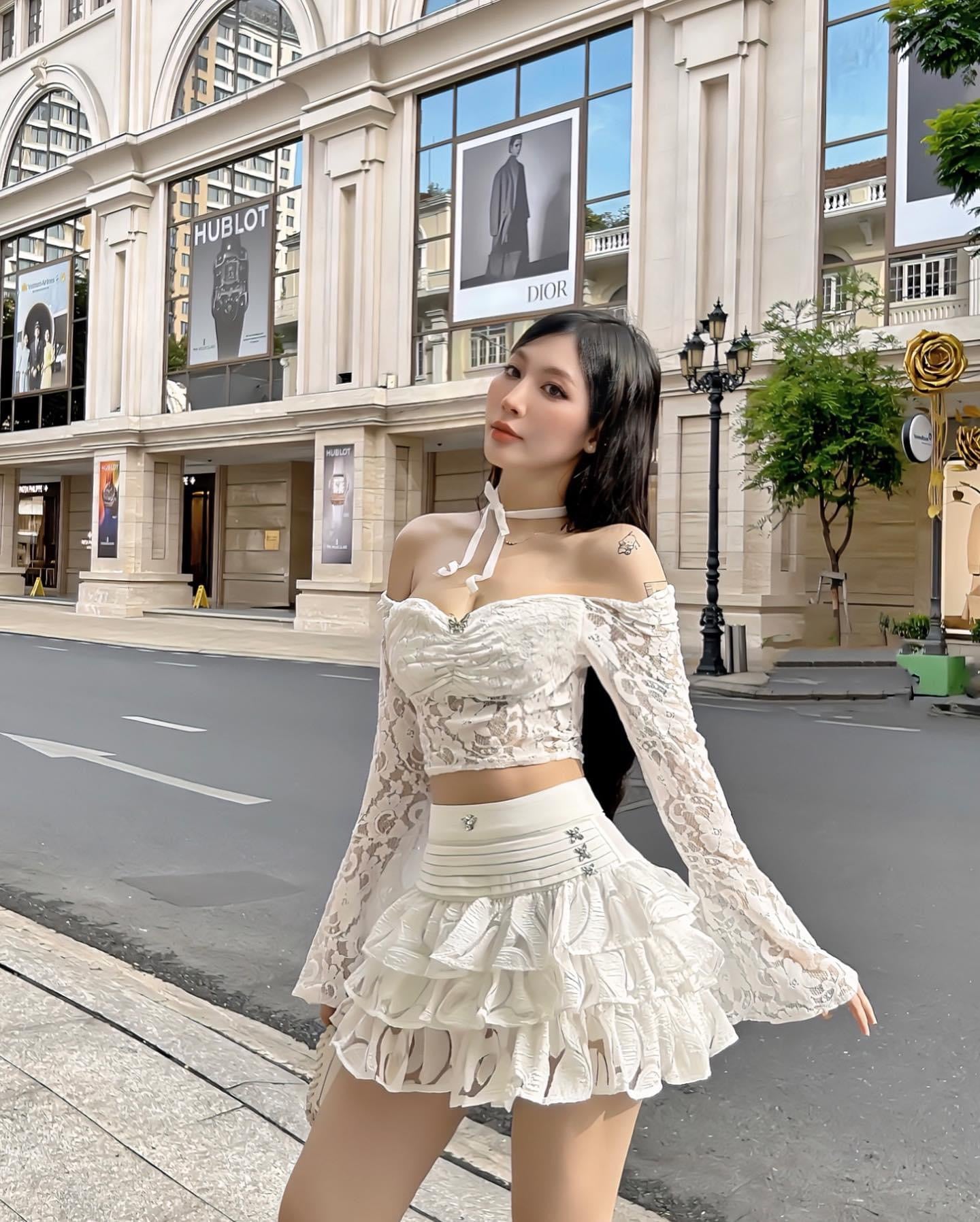 The Fance Honey Moon Crop (Pre-order)