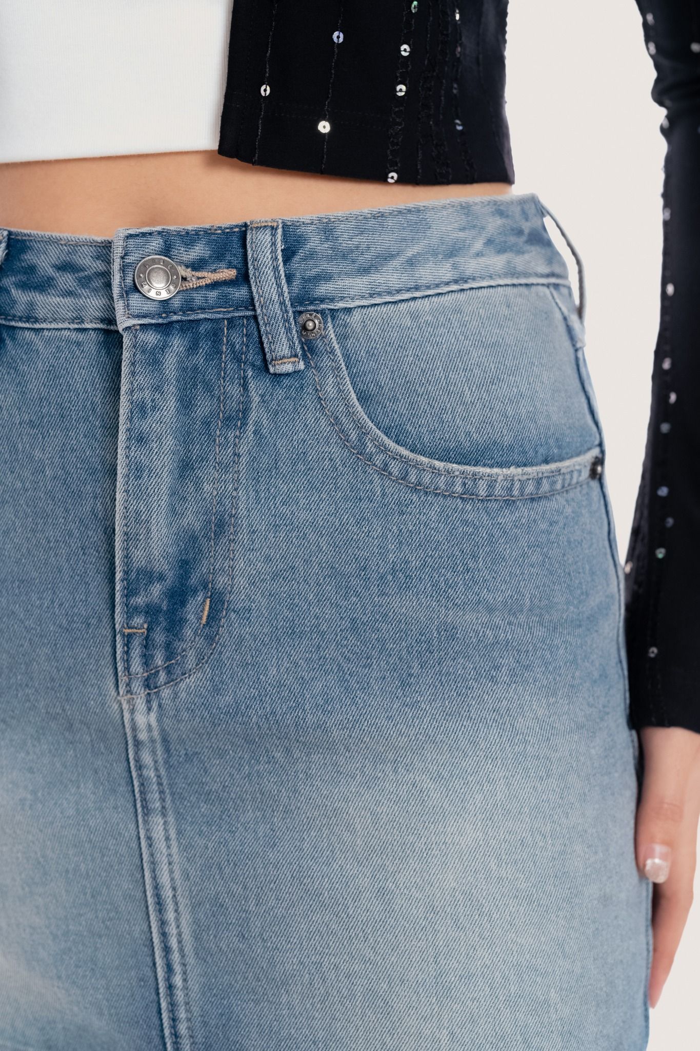 Libe Medium Blue Wash Denim Mini Skirt (Pre-order)