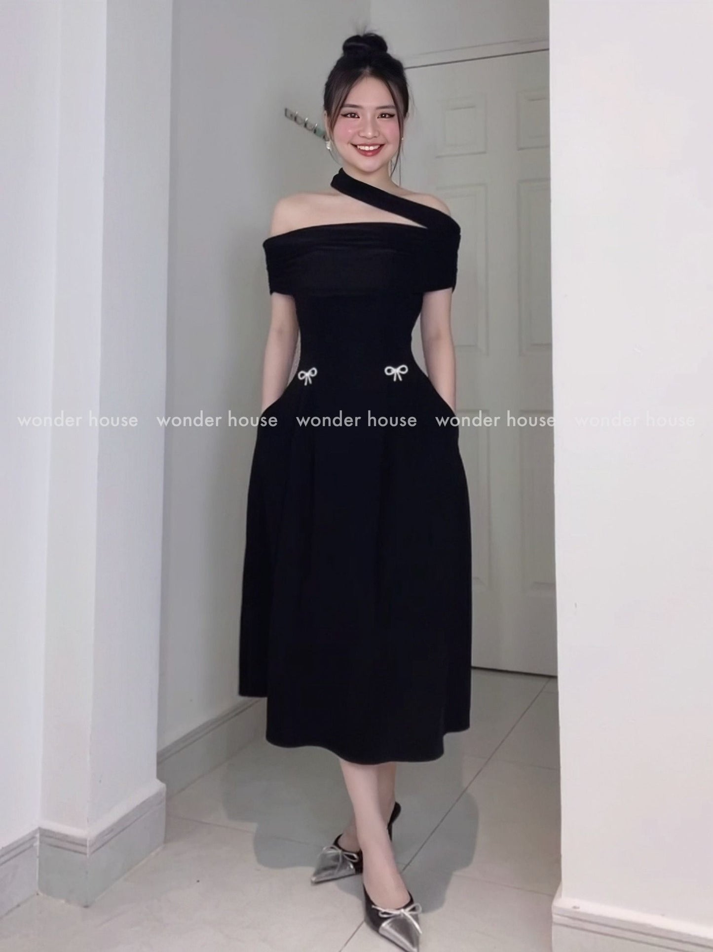 Wonderhouse Vio Dress (Pre-order)