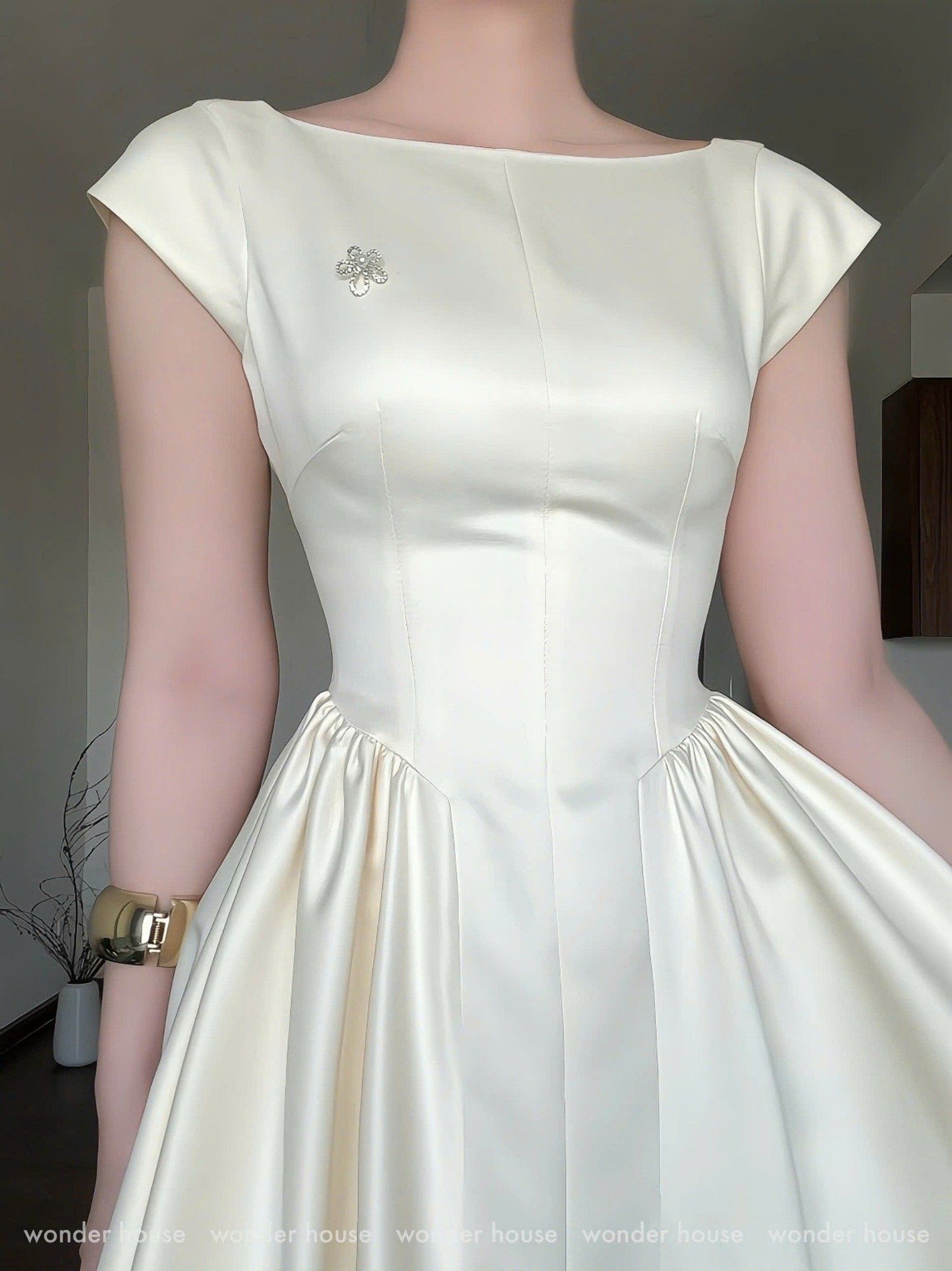Wonderhouse Mona Dress (Pre-order)