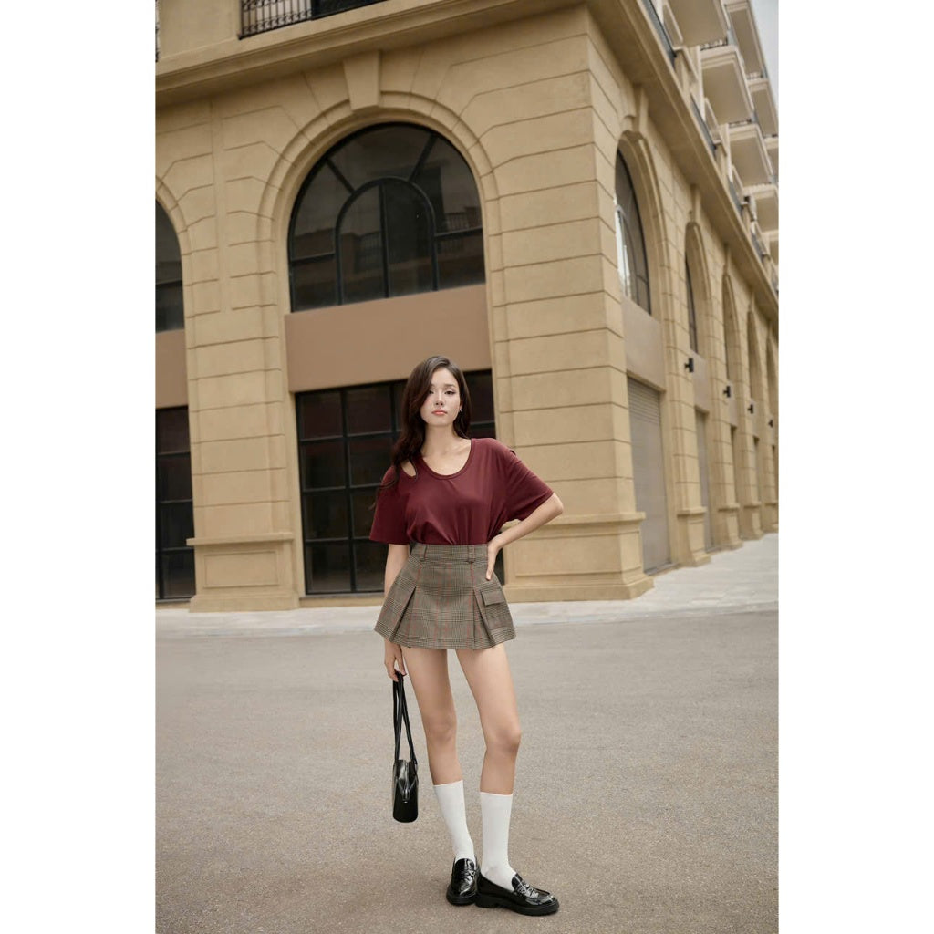 Colin Loose-Fit Short-Sleeve T-Shirt With V-Neck And Cut-Out Shoulder (Pre-order)