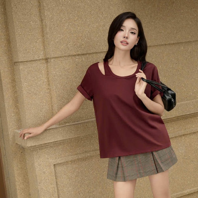 Colin Loose-Fit Short-Sleeve T-Shirt With V-Neck And Cut-Out Shoulder (Pre-order)