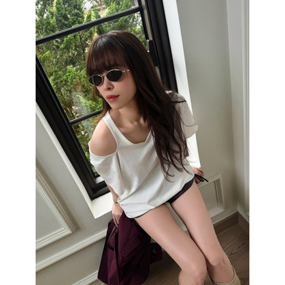 Colin Loose-Fit Short-Sleeve T-Shirt With V-Neck And Cut-Out Shoulder (Pre-order)