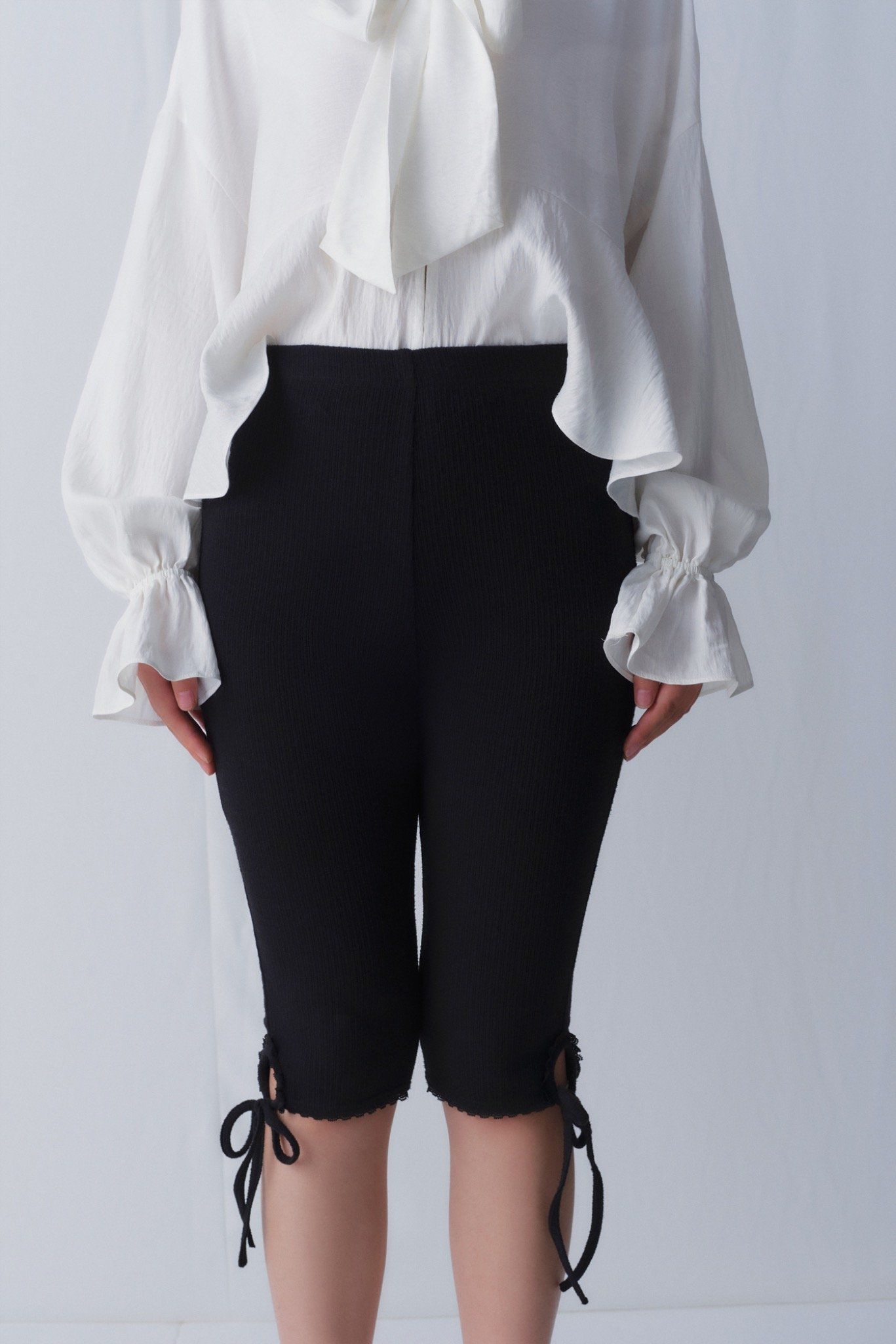 Libe Black Ribbed Capri Pants (Pre-order)