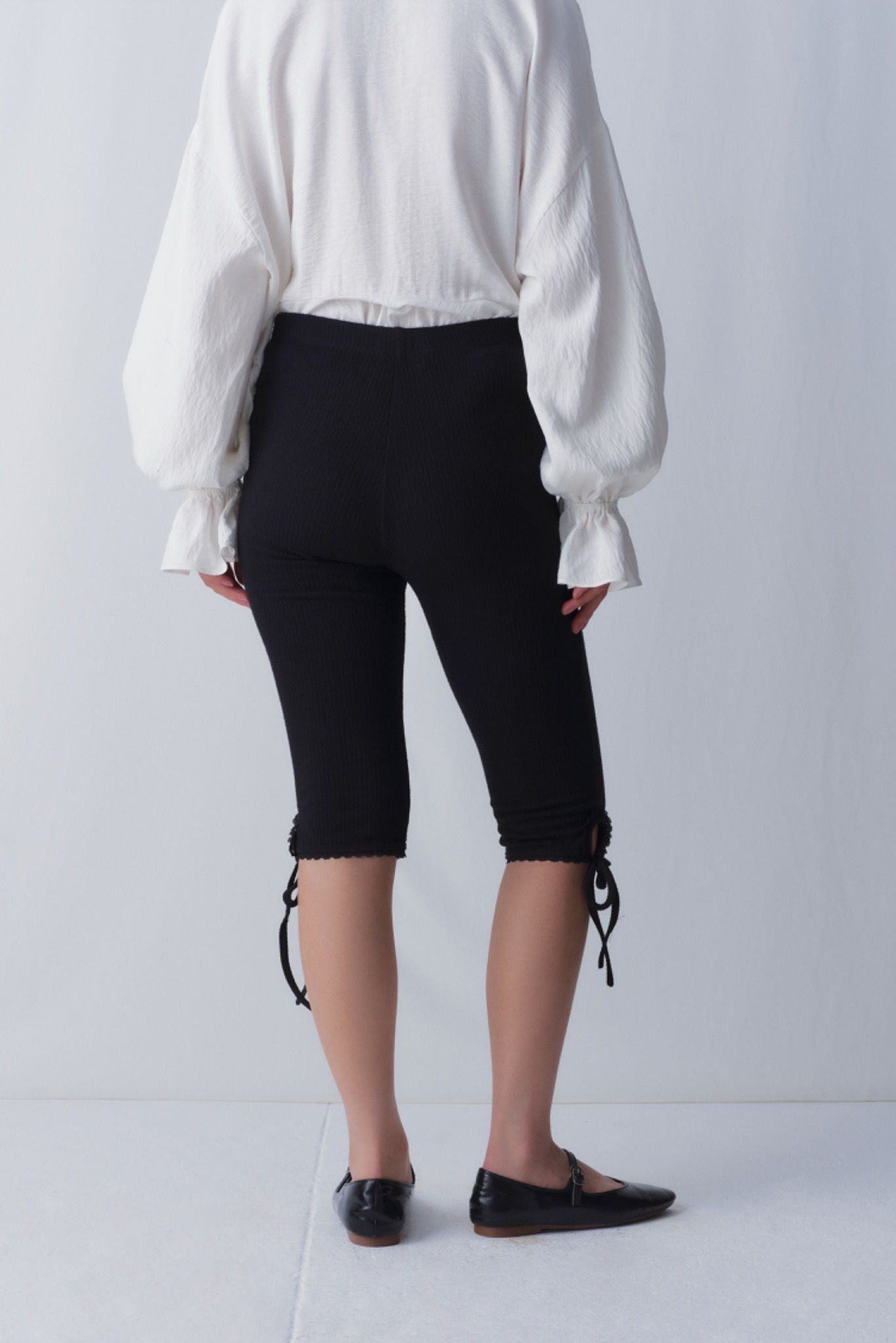 Libe Black Ribbed Capri Pants (Pre-order)