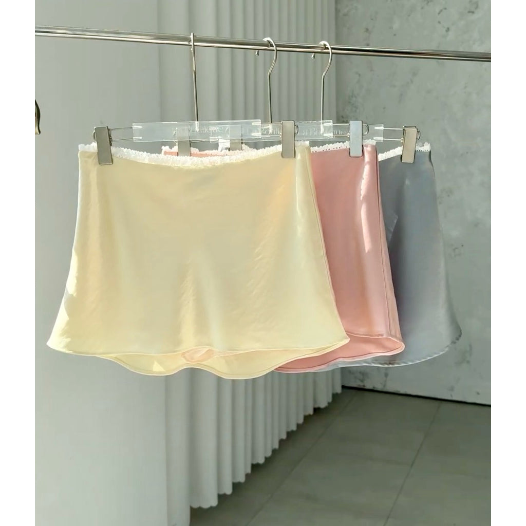 La Boutique Low-Rise Lace Silk Mini Skirt