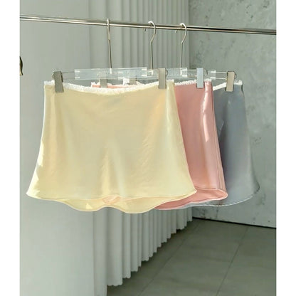 La Boutique Low-Rise Lace Silk Mini Skirt