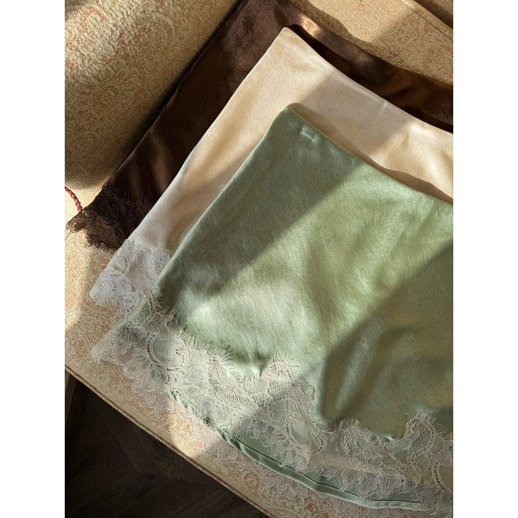 La Boutique Low-Rise Lace Mini Skirt