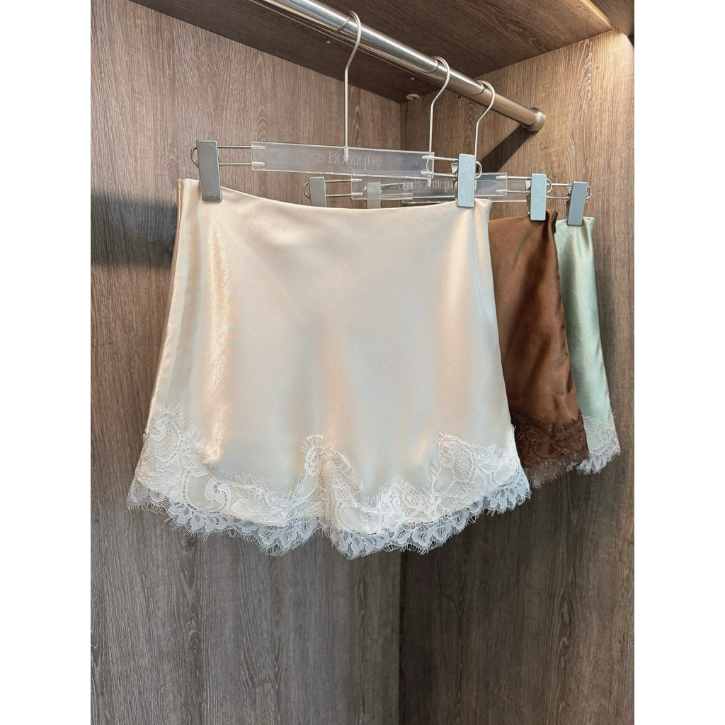 La Boutique Low-Rise Lace Mini Skirt