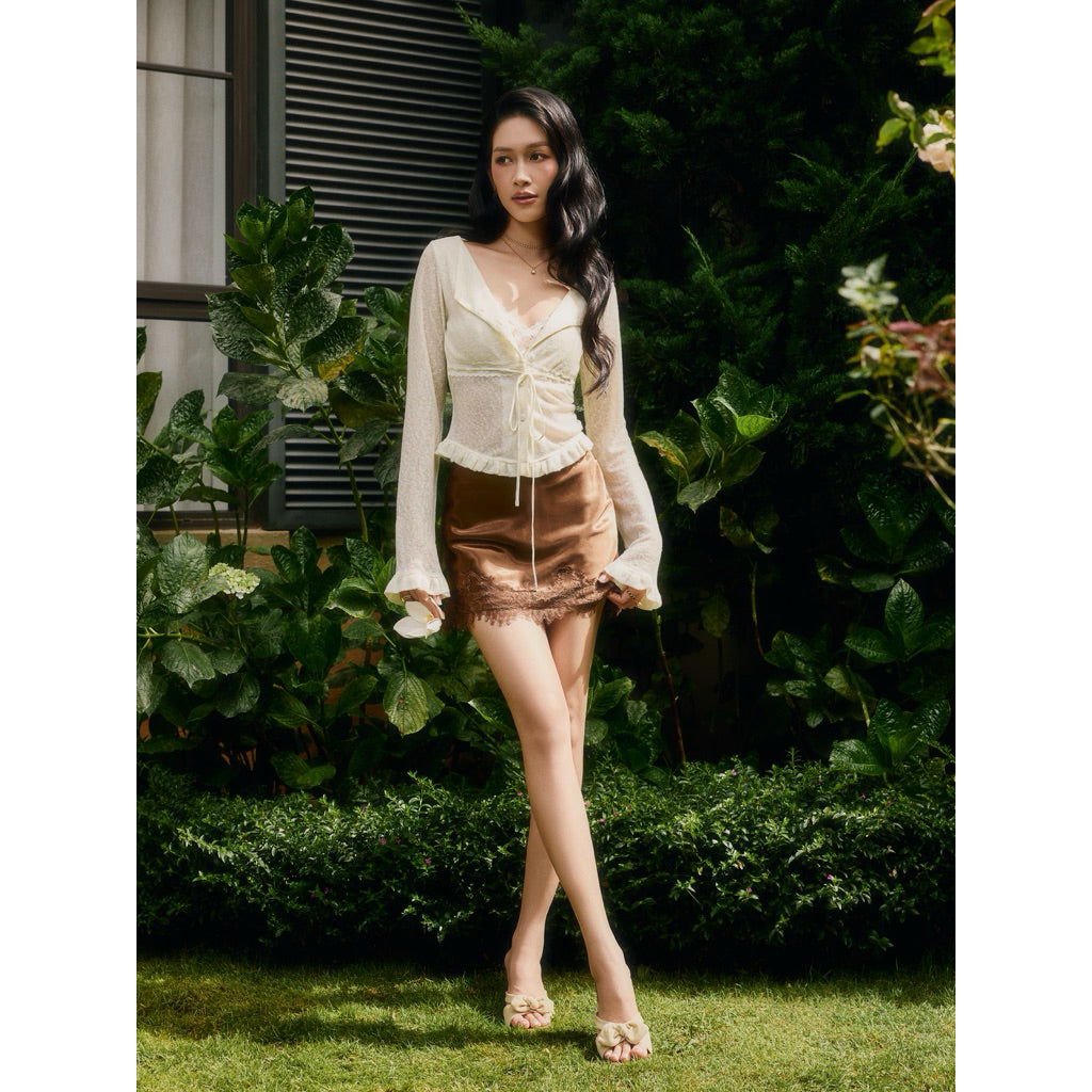 La Boutique Low-Rise Lace Mini Skirt