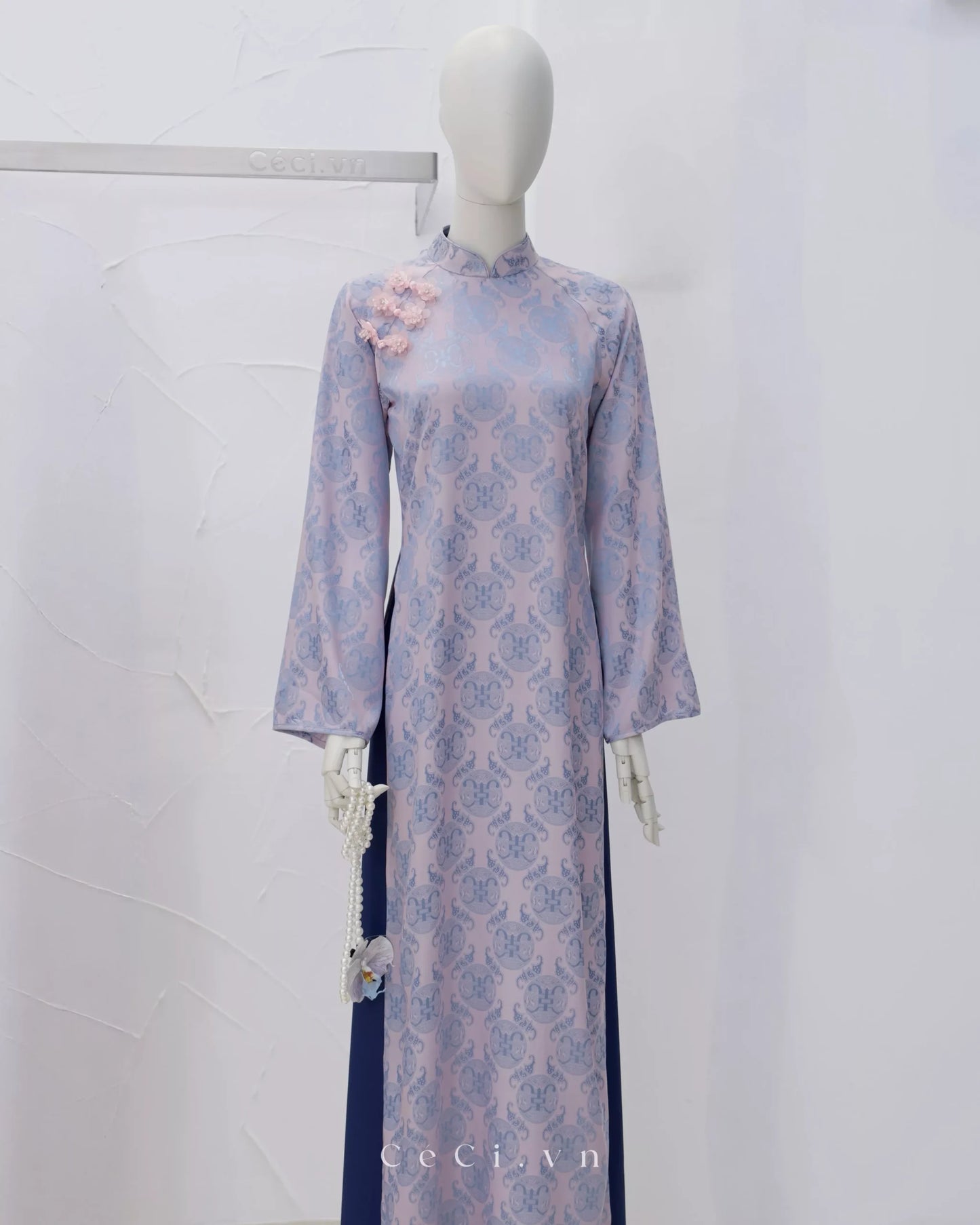 Ceci Chieu Giao Ao Dai