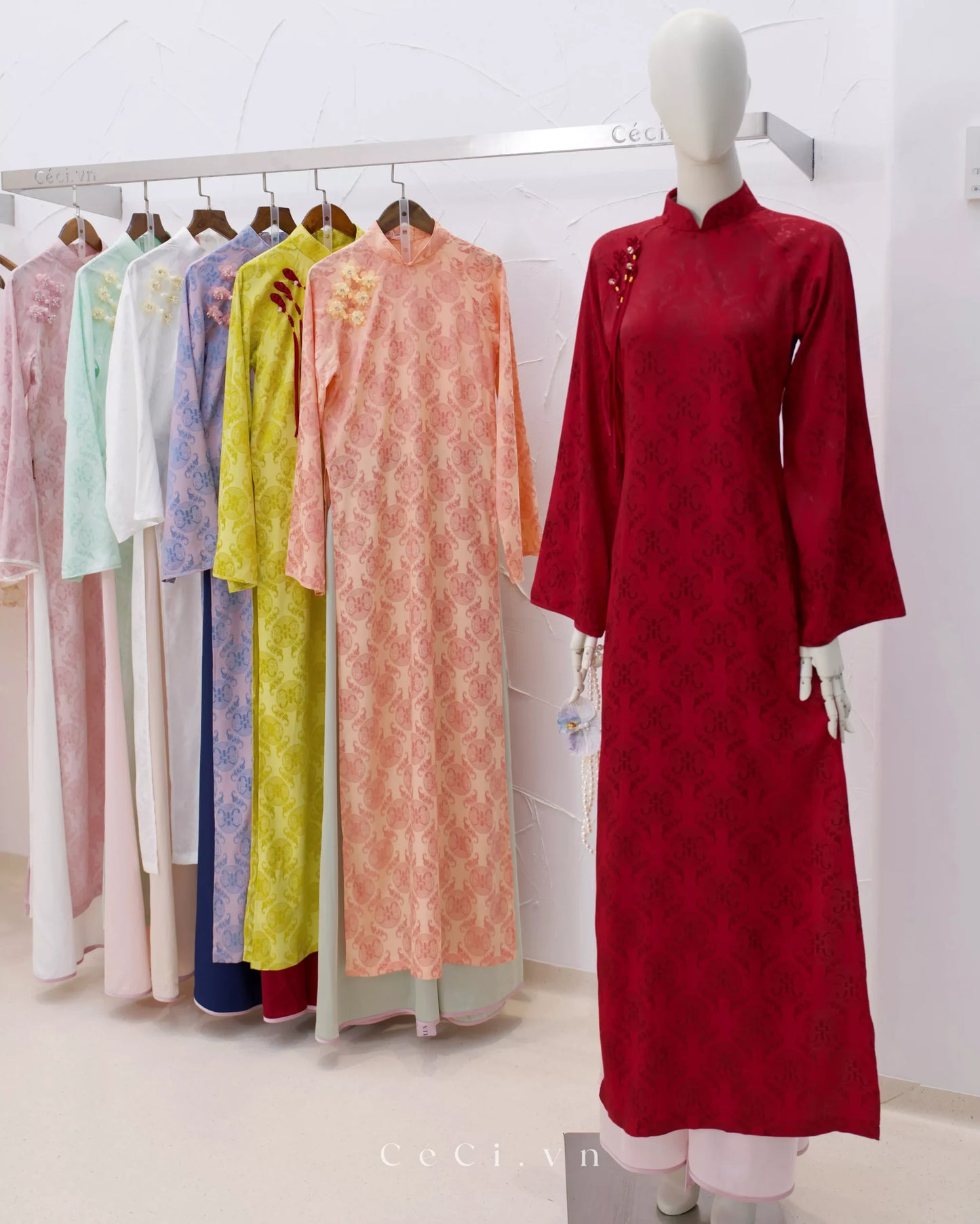 Ceci Chieu Giao Ao Dai