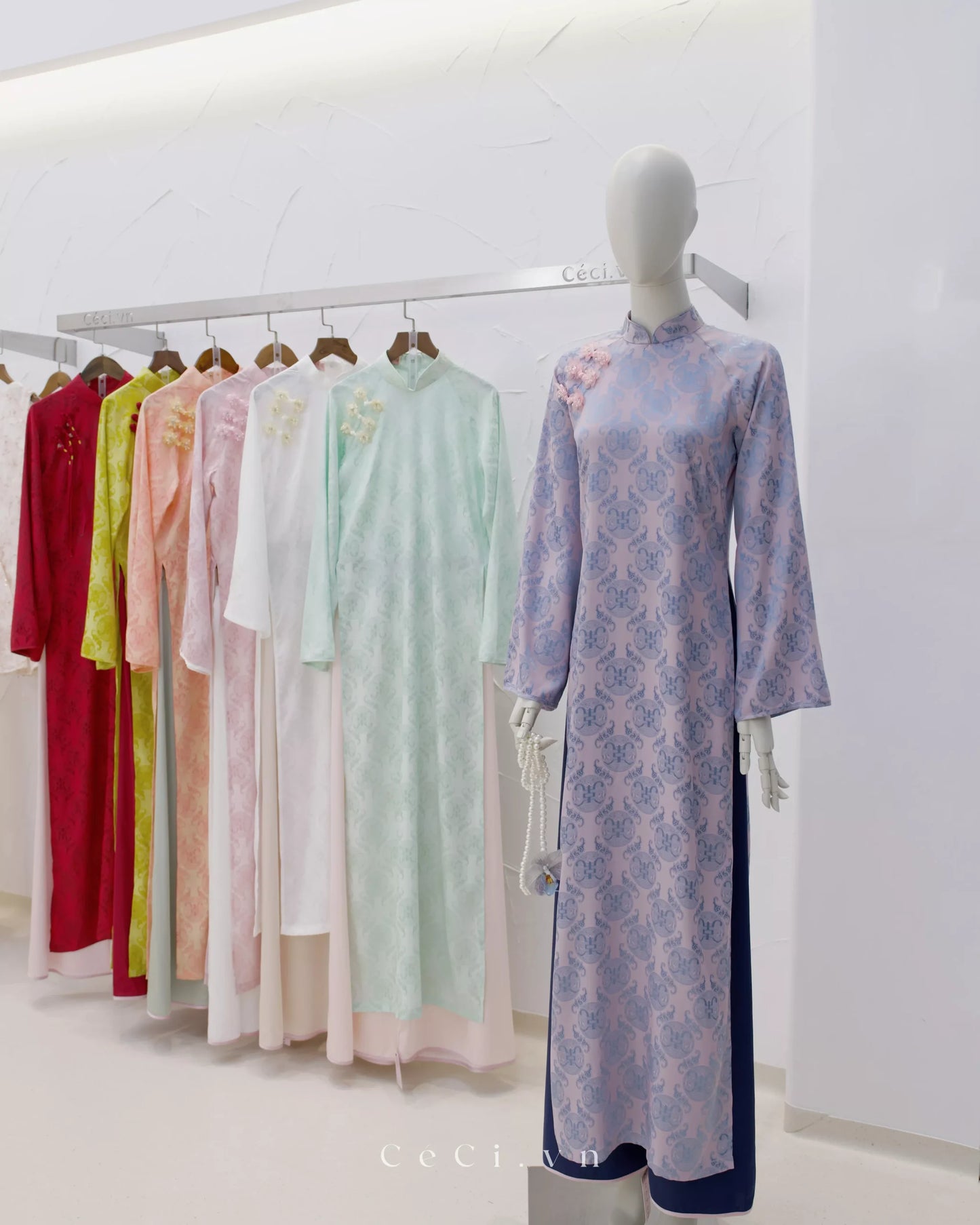 Ceci Chieu Giao Ao Dai