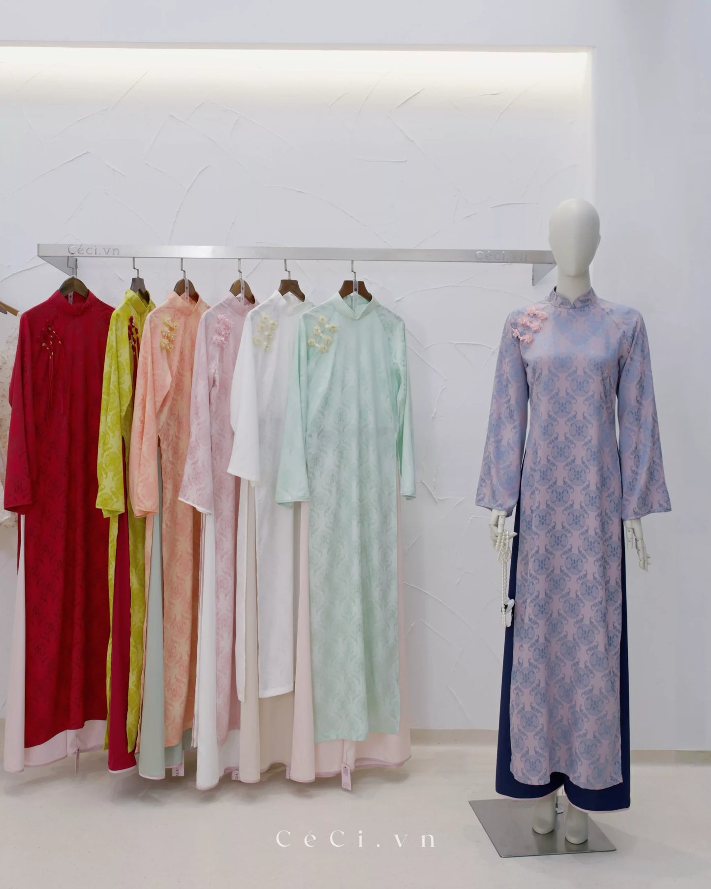 Ceci Chieu Giao Ao Dai