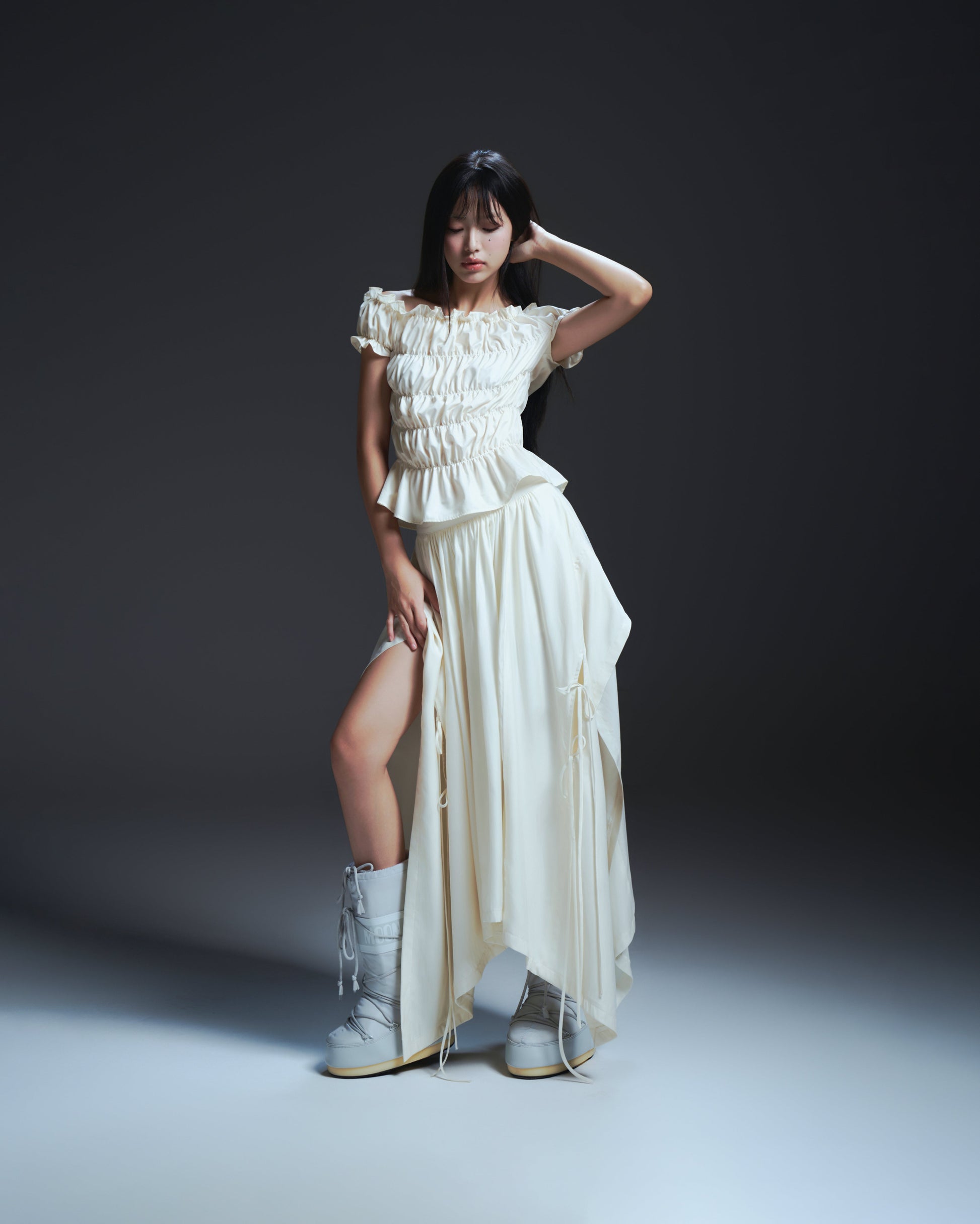 Bunny Hill Dawsey Top (Ivory) (Pre-order) - Em Clothing