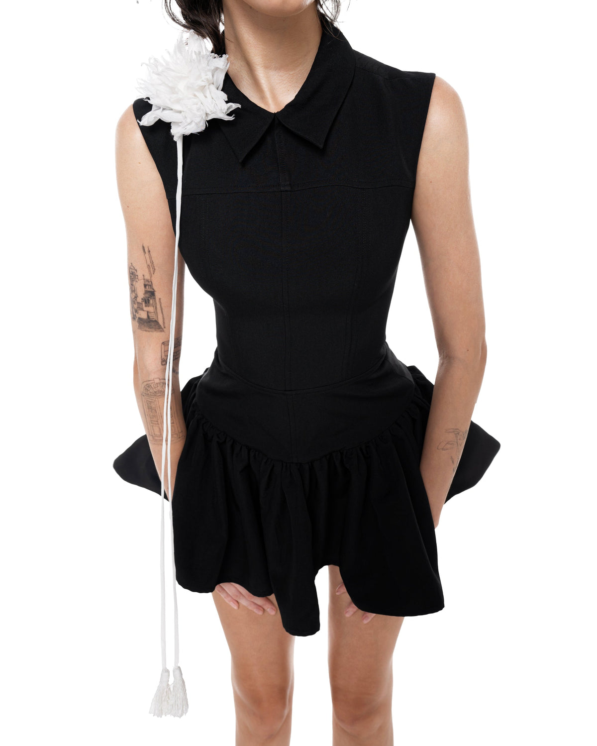 Huelleyrose Joan Dress With Flower Pin