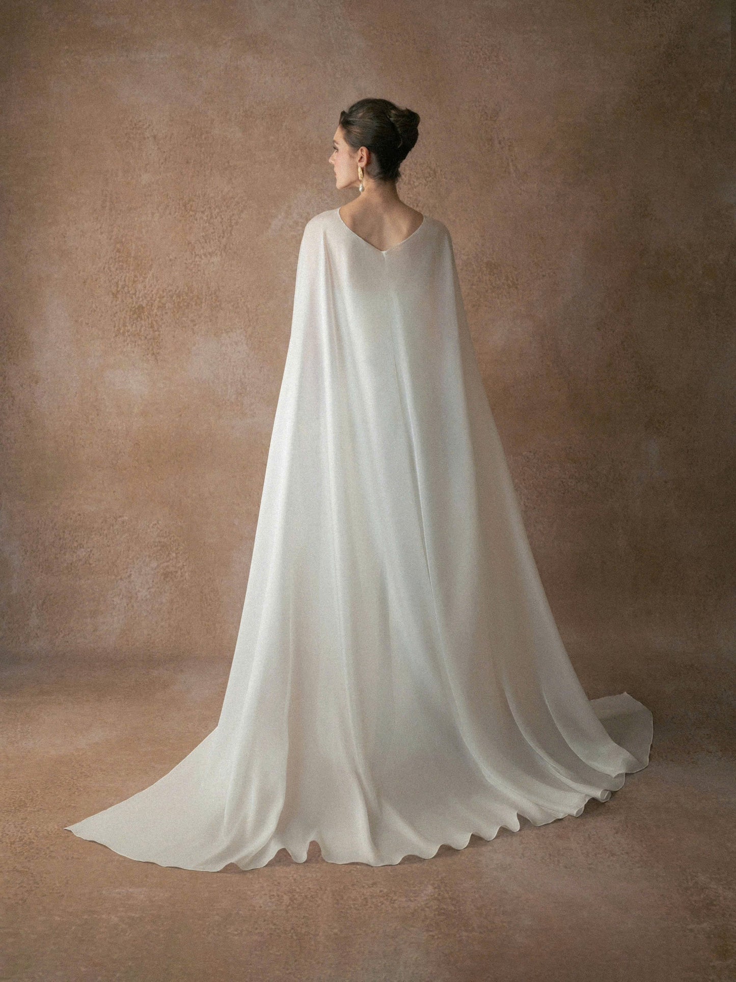 Kisserine Mivora Gown - White