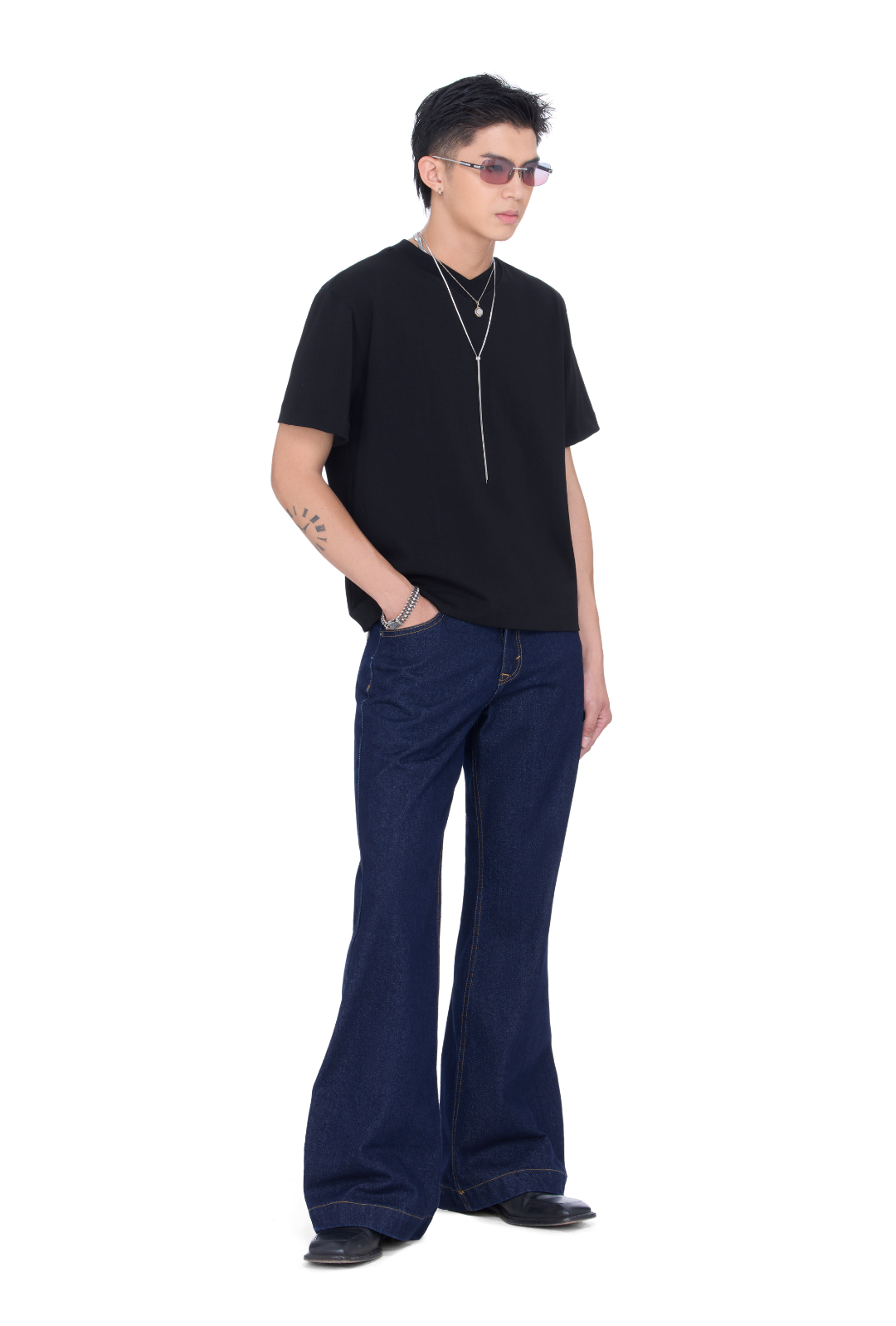The Beuter Navy Blue Flare Raw Denim Jeans