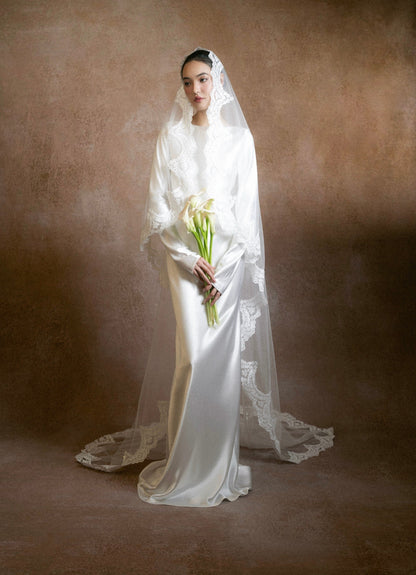 Kisserine Rosena Gown