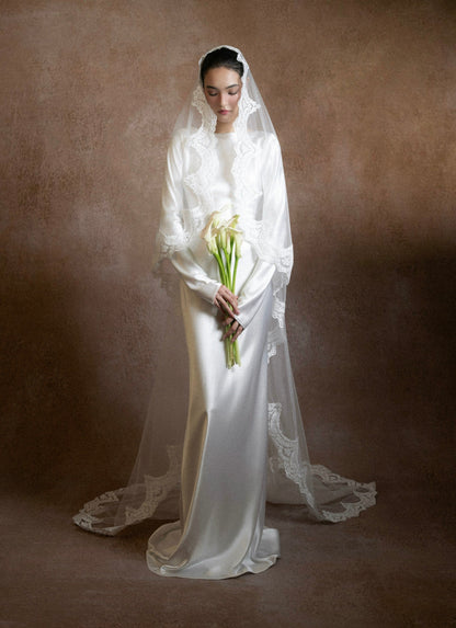 Kisserine Rosena Gown