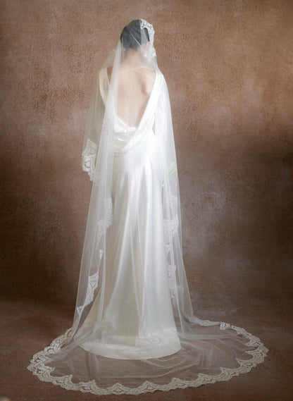 Kisserine Rosena Gown