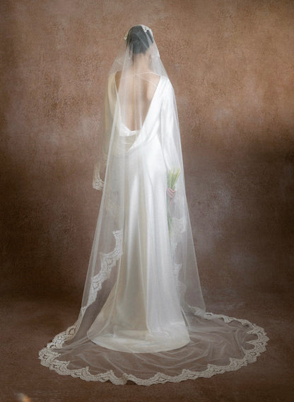 Kisserine Rosena Gown