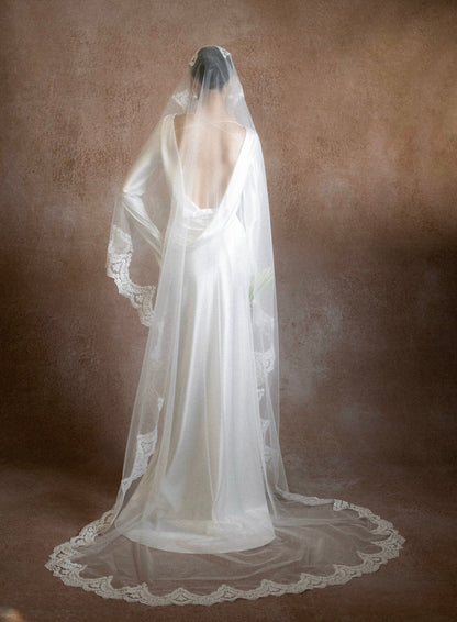 Kisserine Rosena Gown