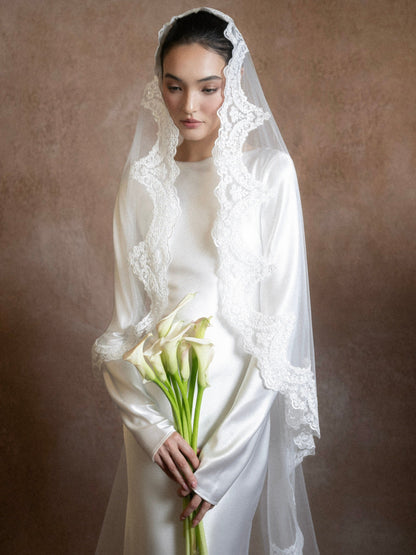 Kisserine Rosena Gown