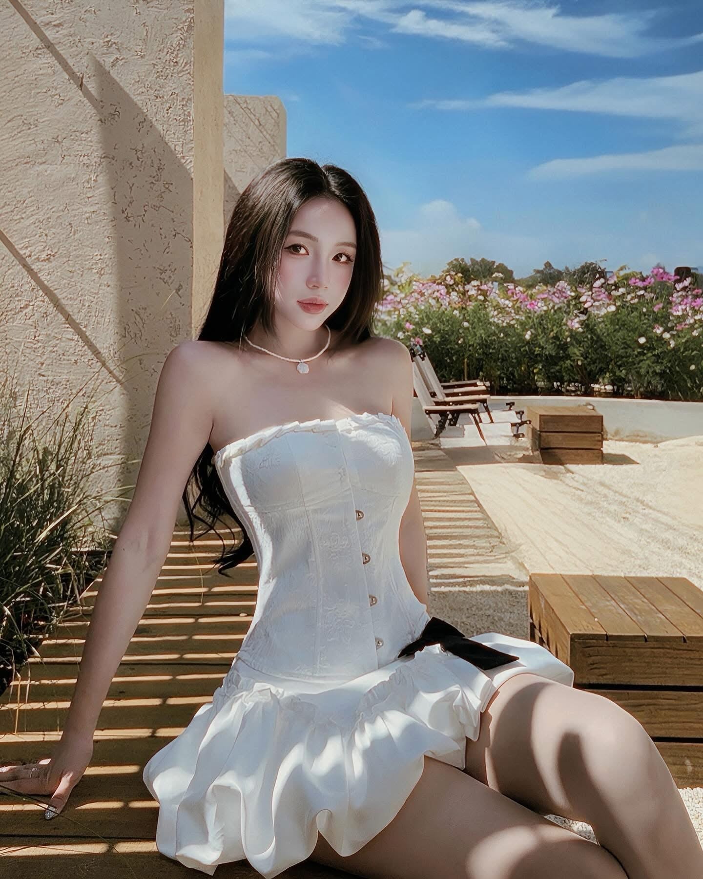 The Fance Swan Dolly Corset (Pre-order)