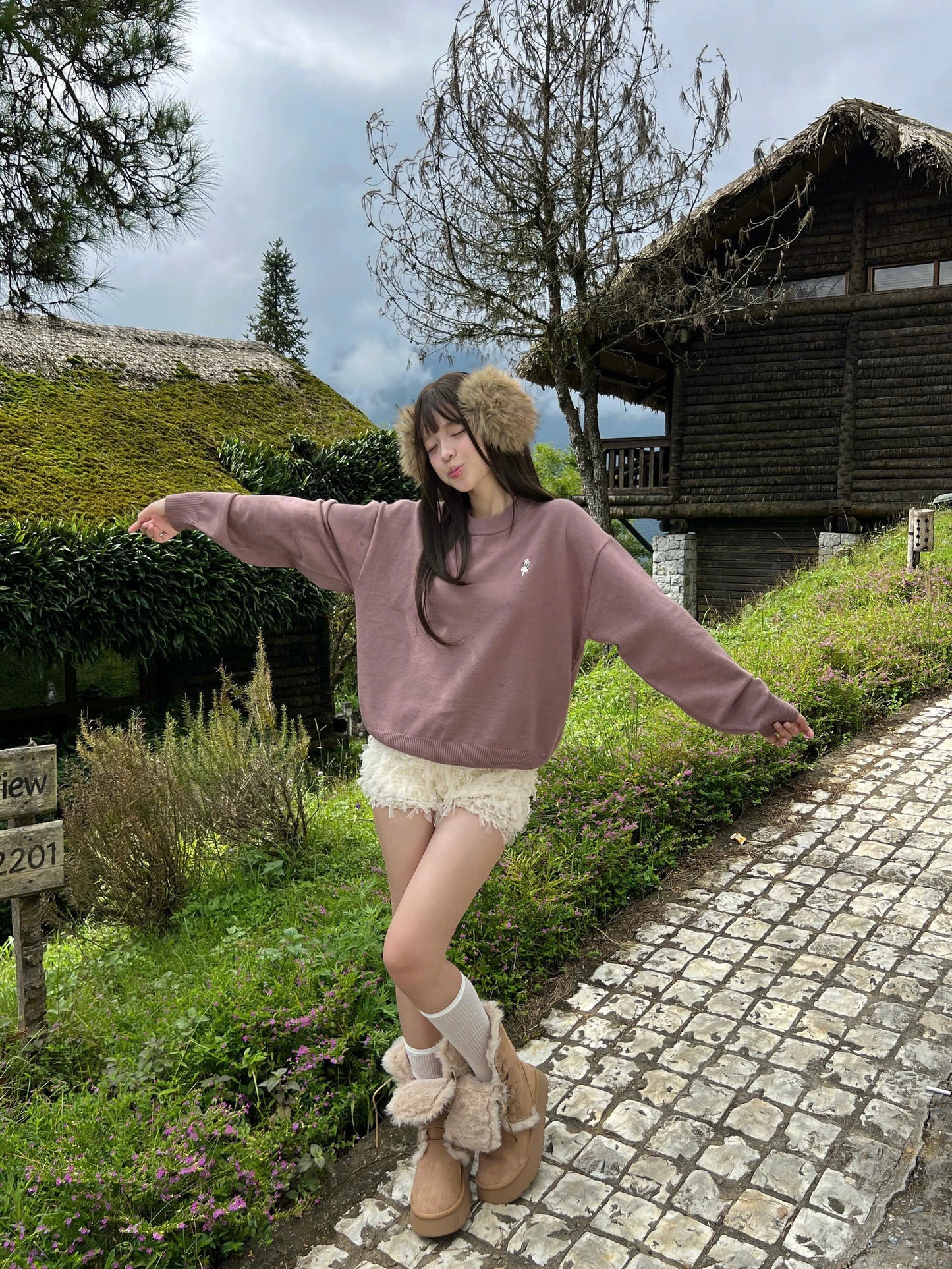 Calem Club Soft Cream Sweater