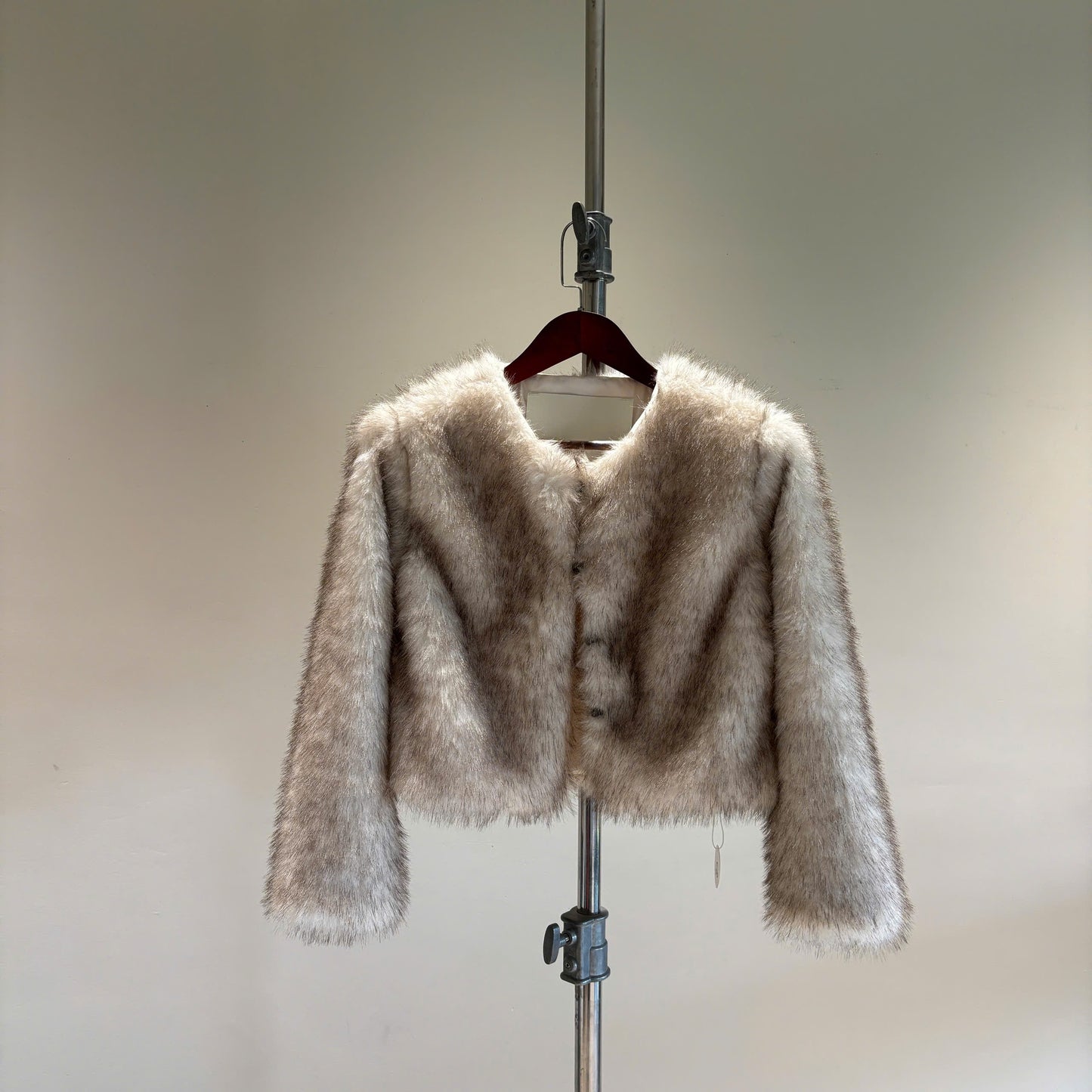 Nhabachtuot White Fur Jacket