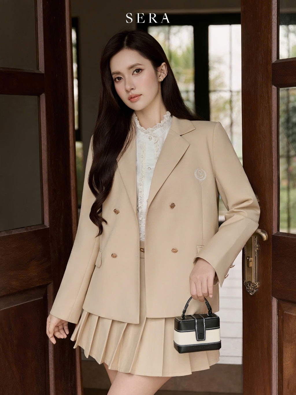 Serabyqh Embroidered Blazer