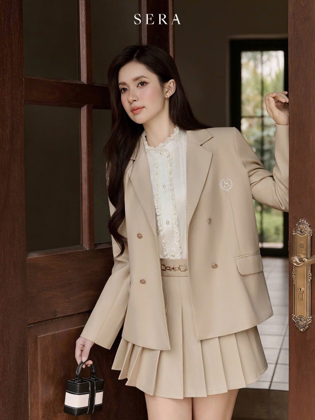 Serabyqh Embroidered Blazer
