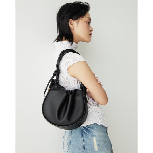 Ther Gab Banh Giay Bag In Black (Pre-order)
